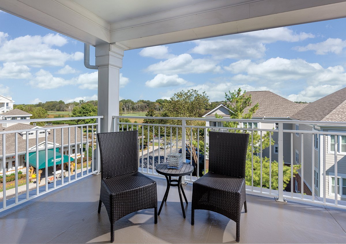 balcony-club-wyndham-5.jpg