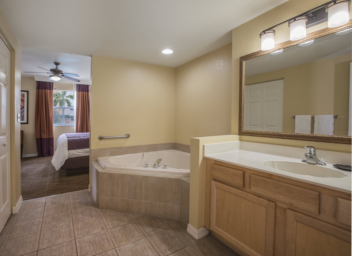 bath-bedroom-palm-aire-2.jpg