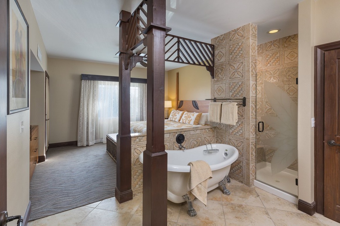 bath-club-wyndham-kona-1.jpg