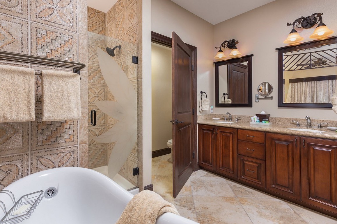 bath-club-wyndham-kona-2.jpg