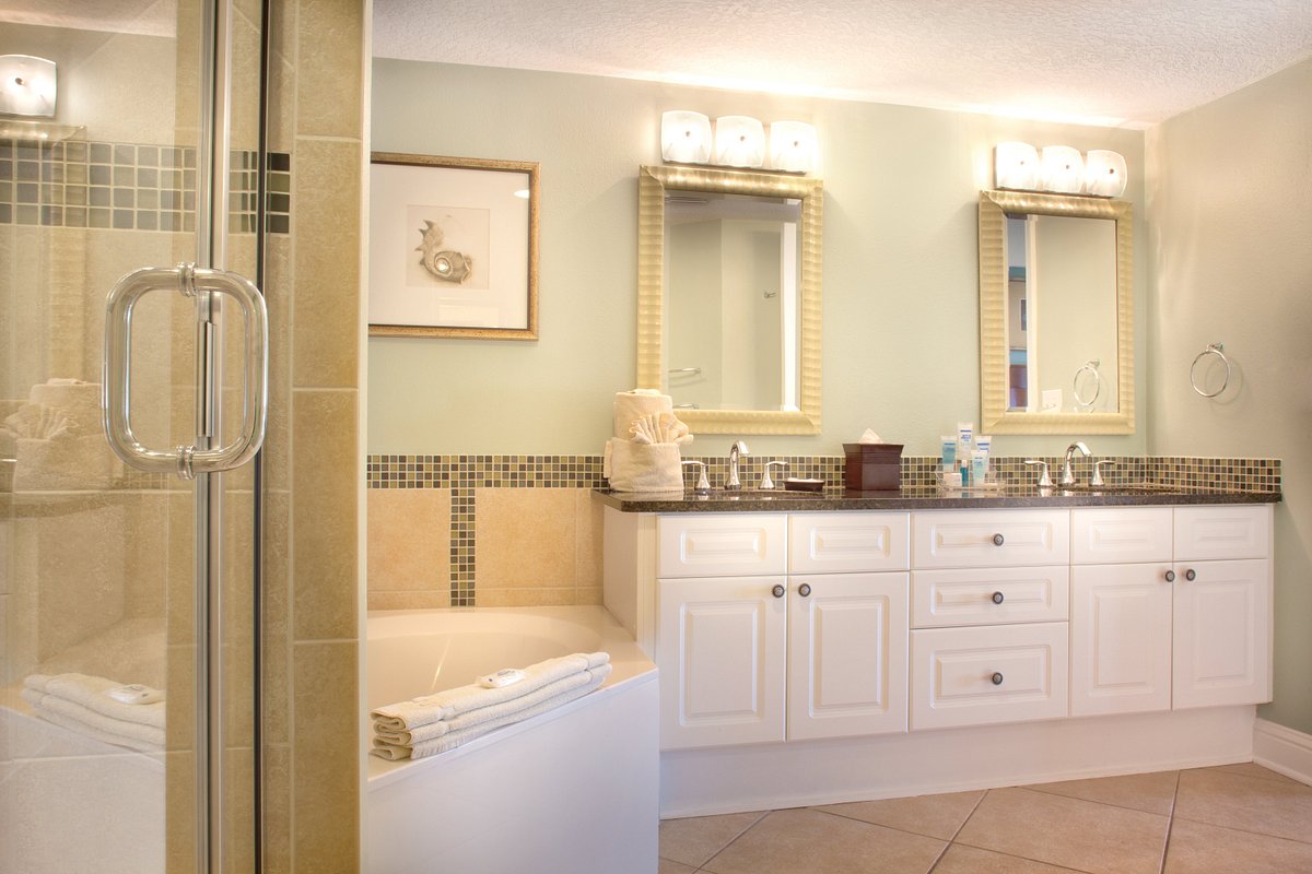 bathroom-panama-city.jpg