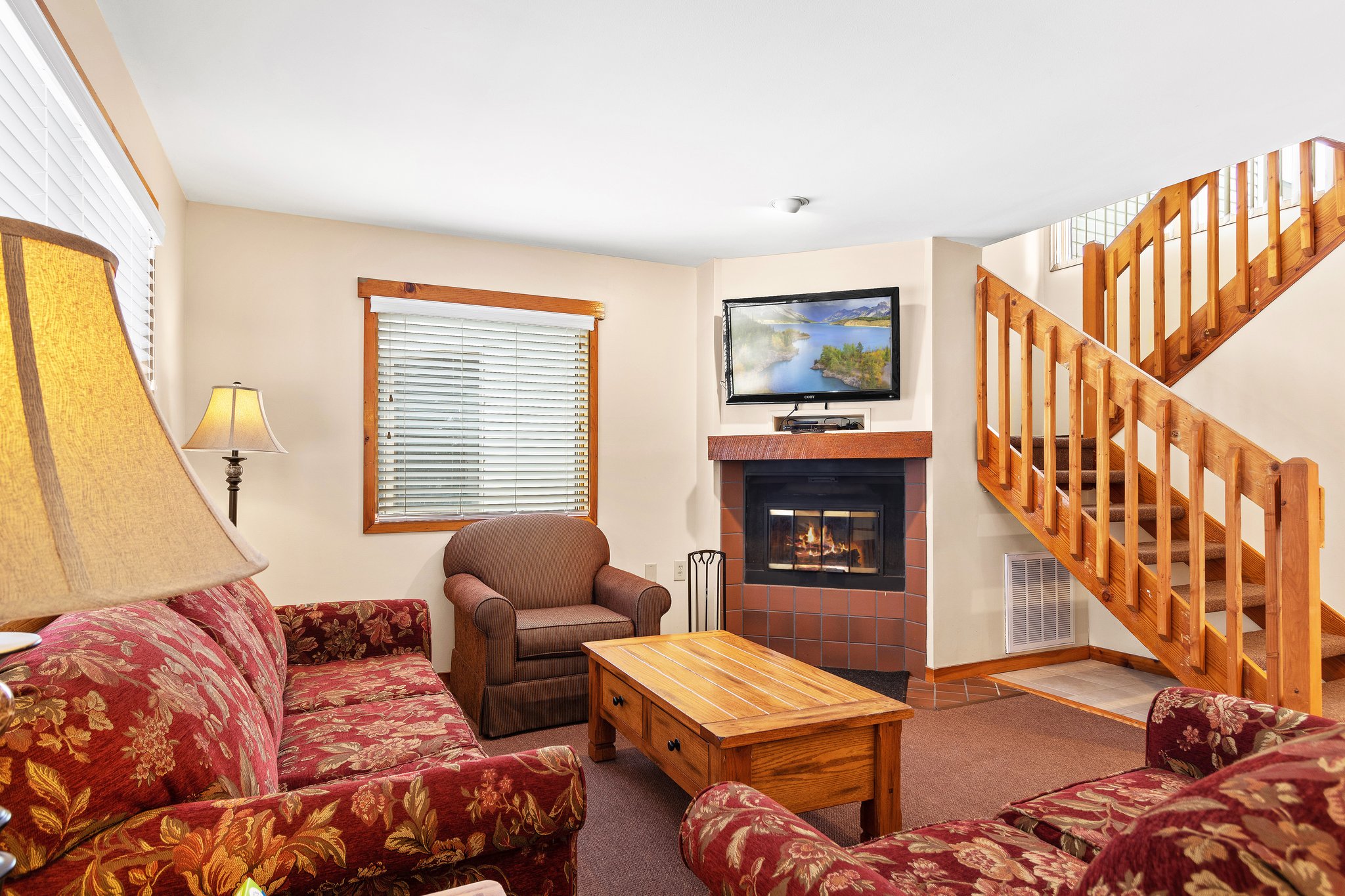 club-wyndham-shawnee-village-river-village-living-room-2_S-1.jpg