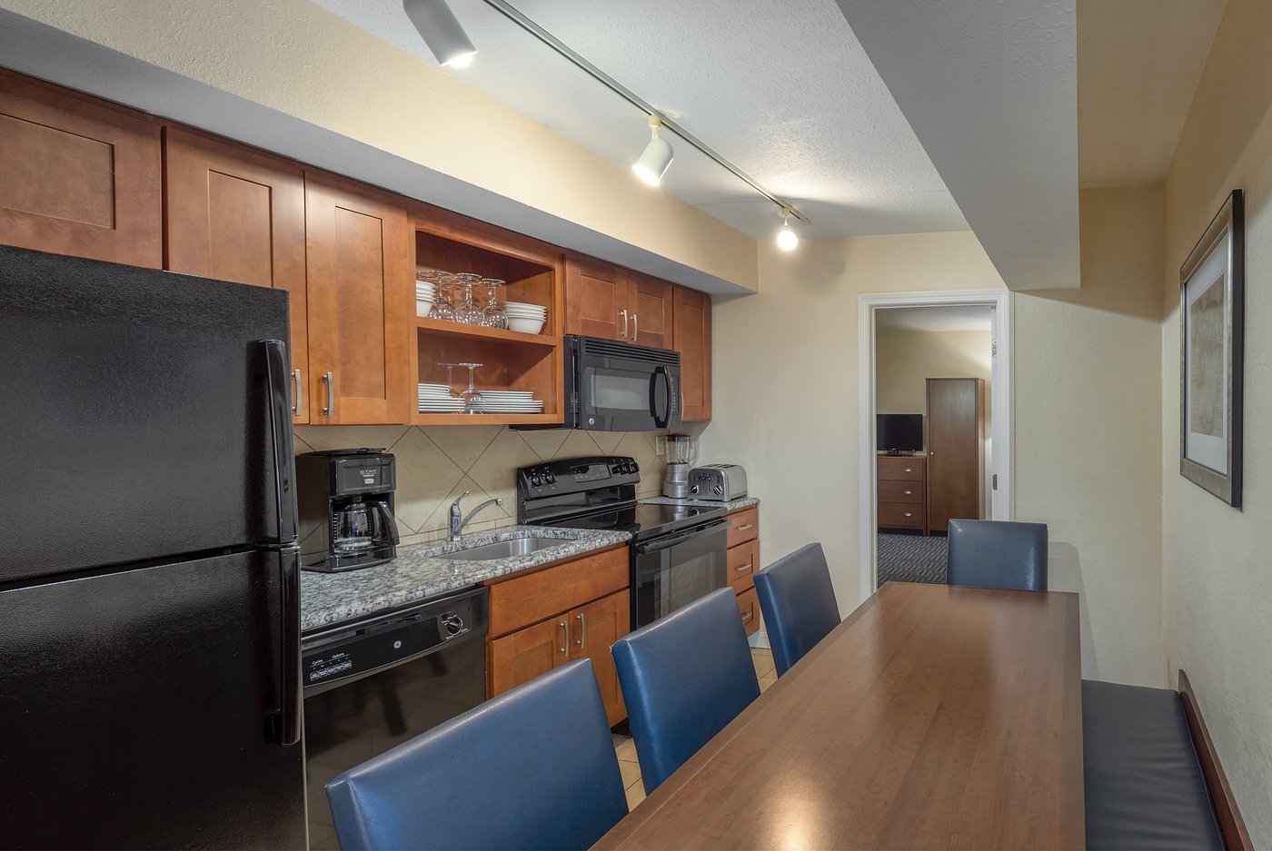 dining-club-wyndham-long.jpg