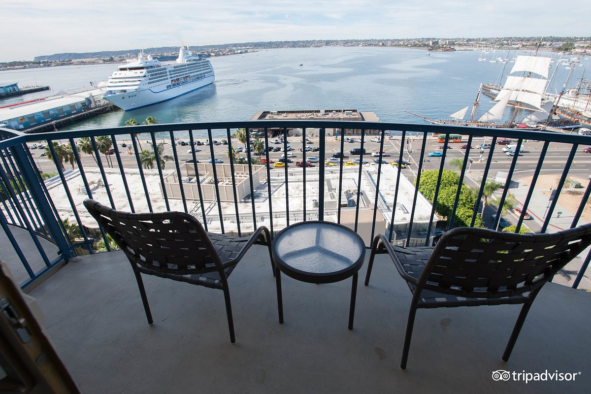 double-queen-room-with-ocean-view-1.jpg