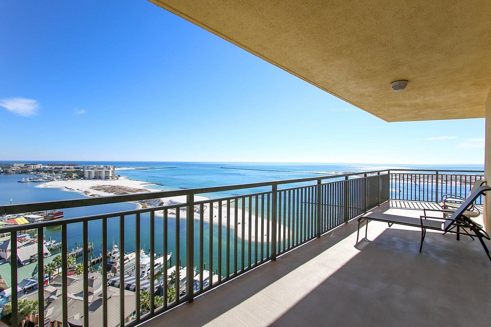 emerald-grande-at-harborwalk-1.jpg