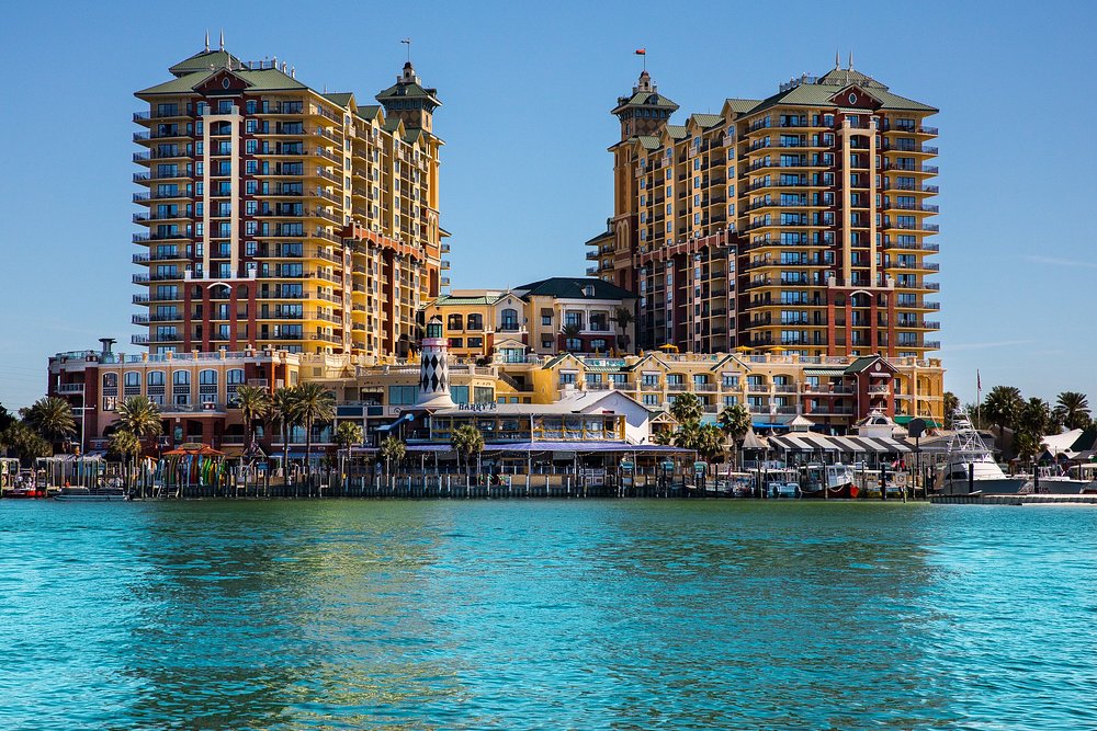 emerald-grande-at-harborwalk.jpg