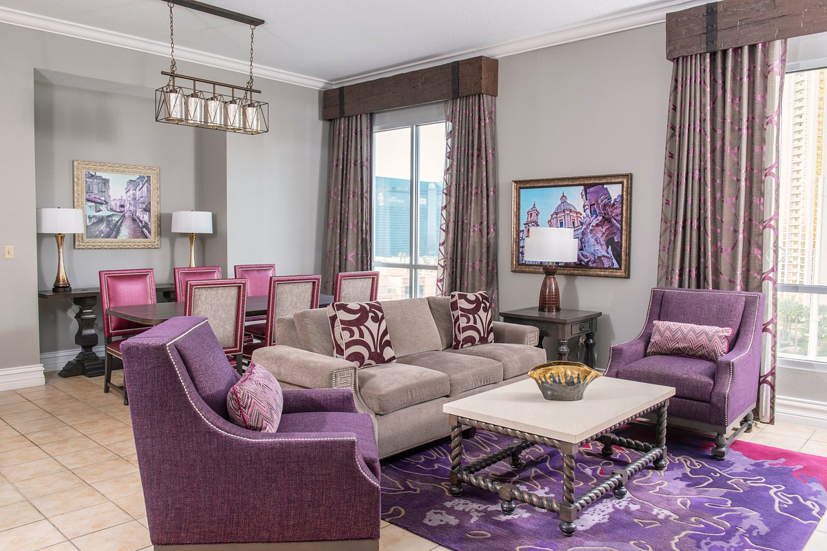 living-club-wyndham-grand-1.jpg