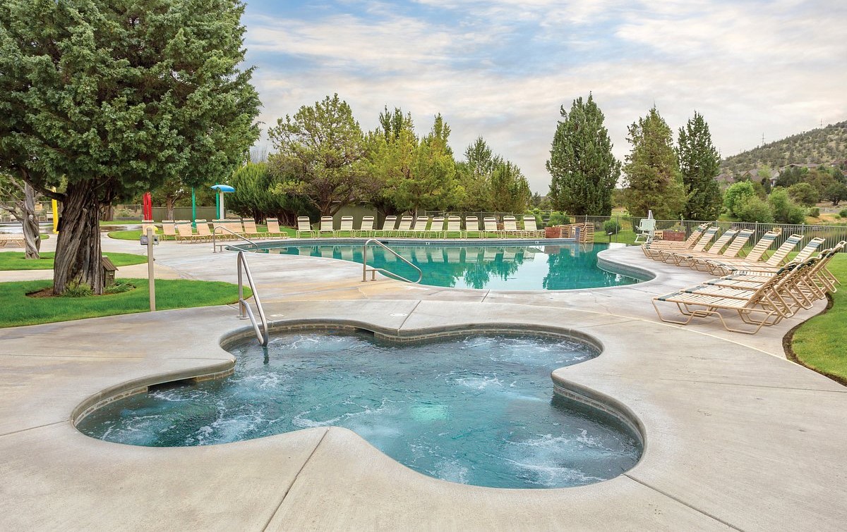pool-hot-tub-eagle-crest.jpg