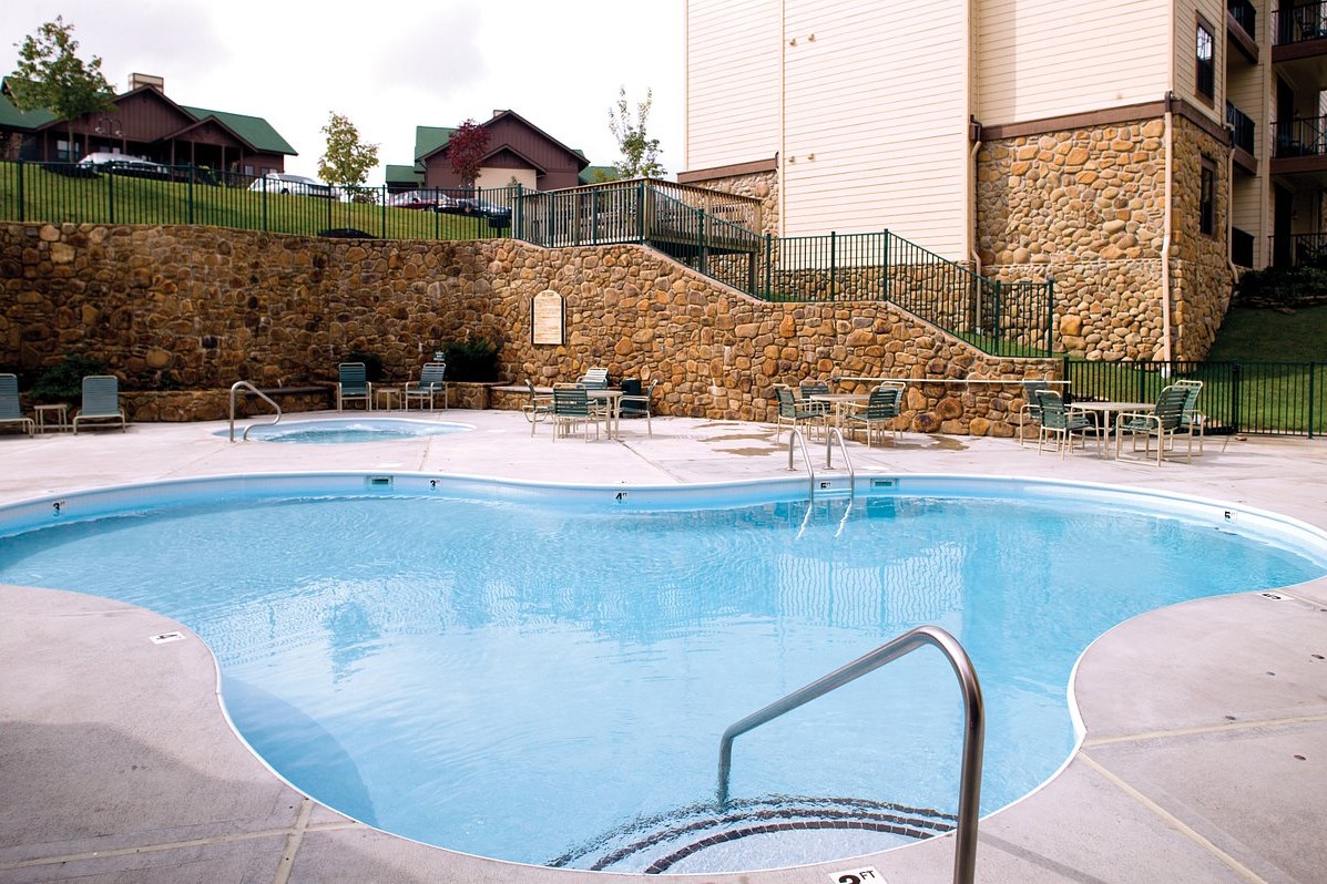 pool-hot-tub-smoky-mountains-1.jpg