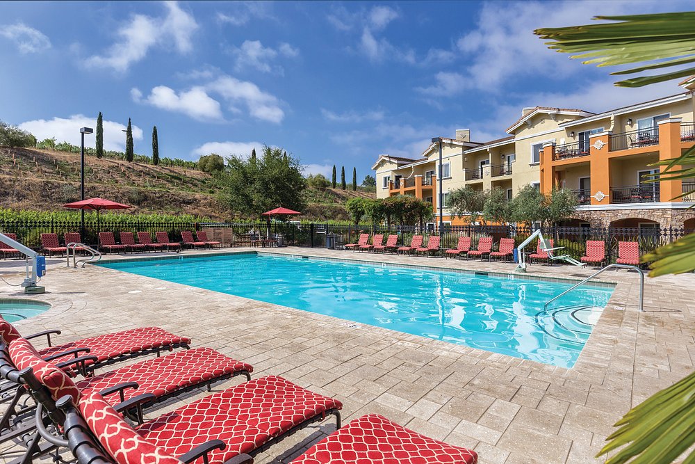 pool-vino-bello-resort (3)