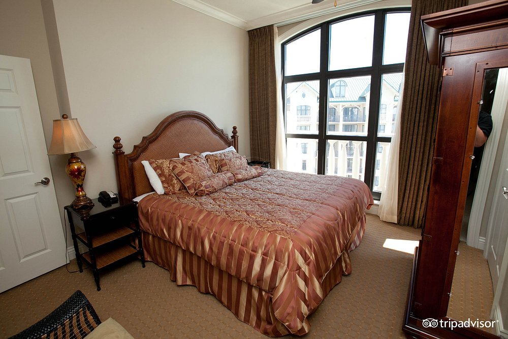 two-bedroom-condo-v1288455-95.jpg
