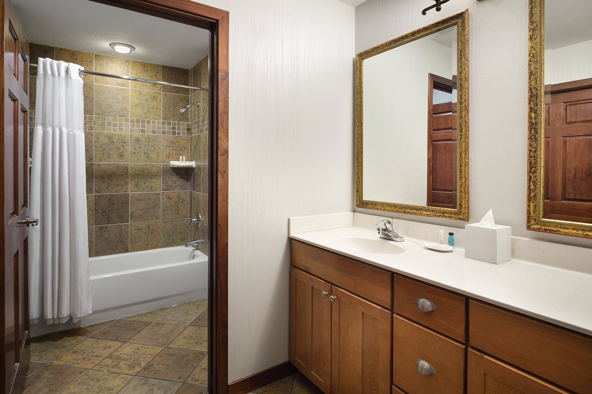 two-bedroom-deluxe-bathroom-1.jpg