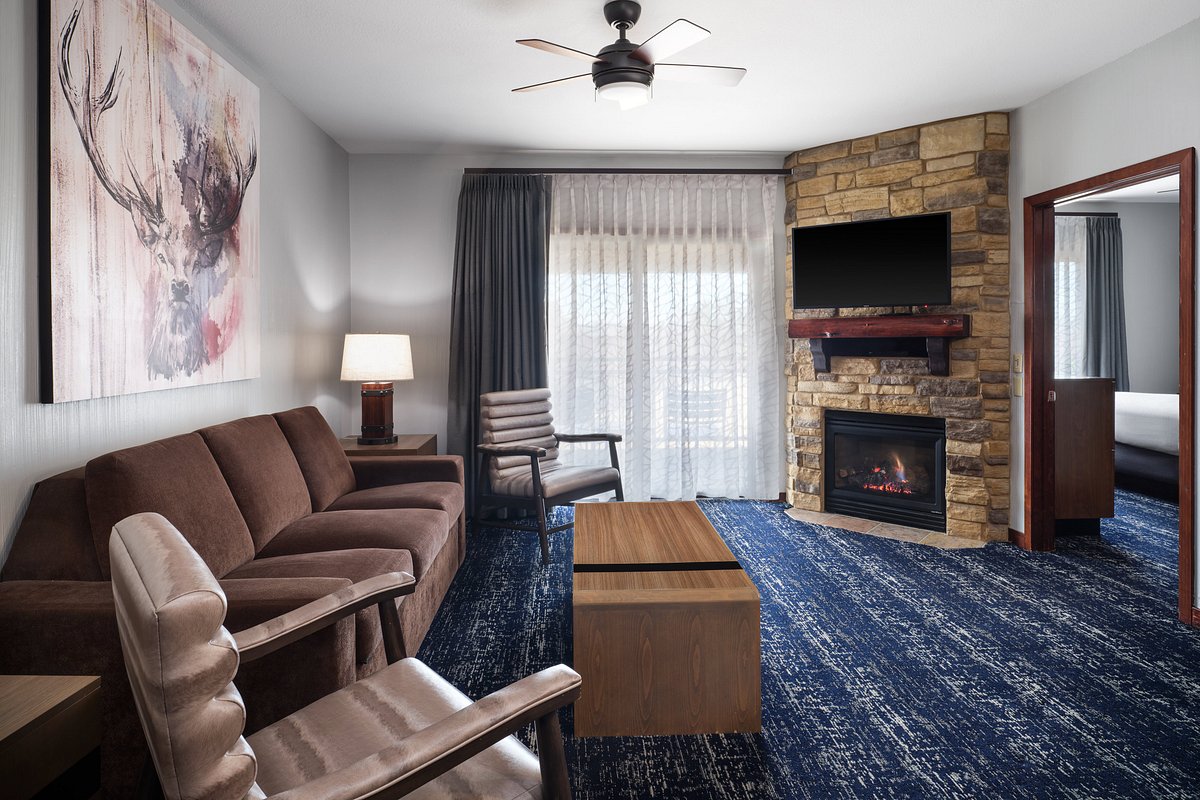two-bedroom-deluxe-living-1.jpg