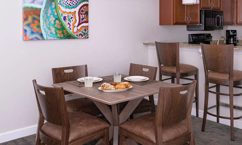 003-La-Cascada-Gallery-Standard-dining-prop