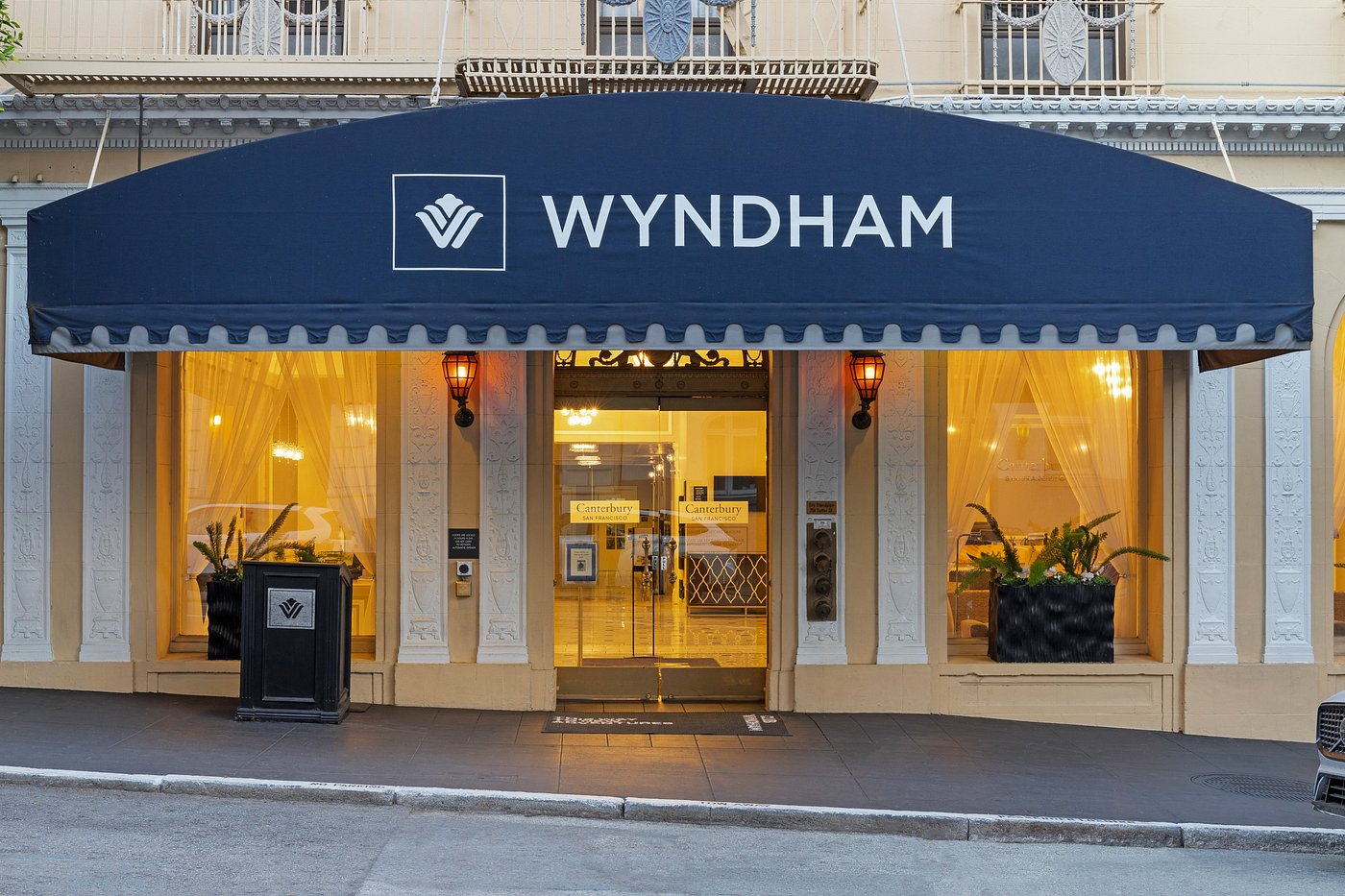exterior-entrance-club