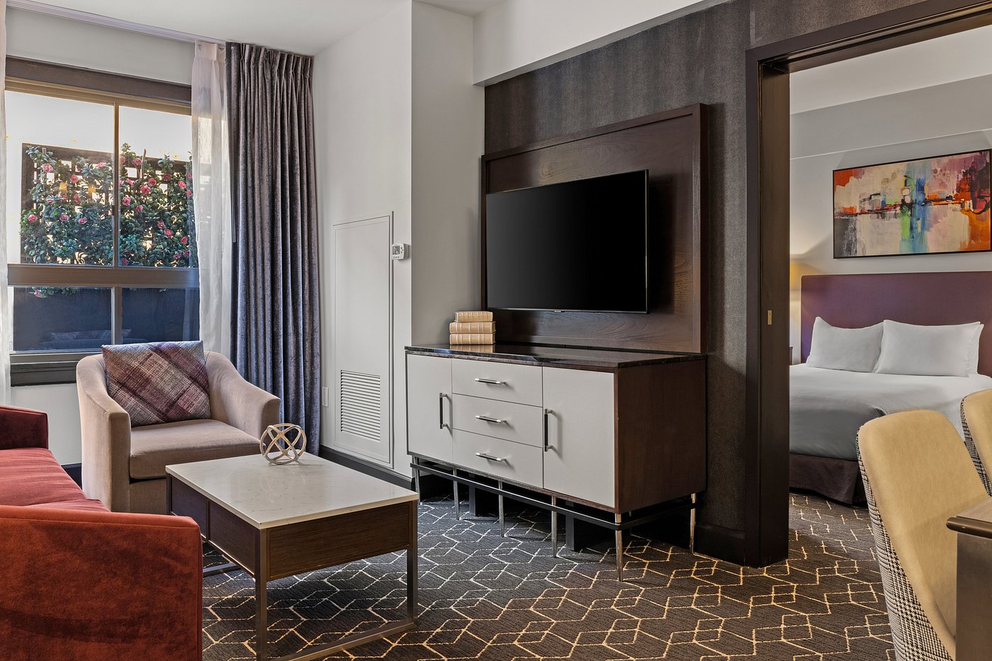 two-bedroom-deluxe-suite (1)