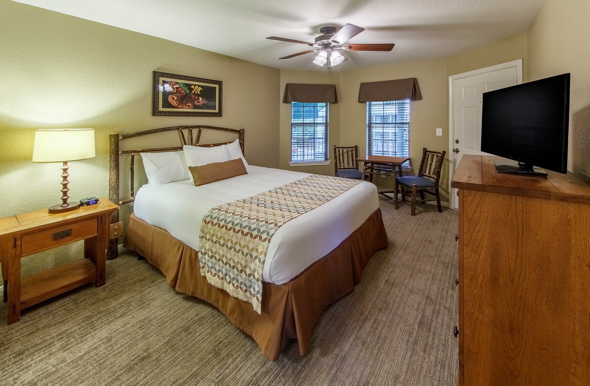 bedroom-at-piney-shores