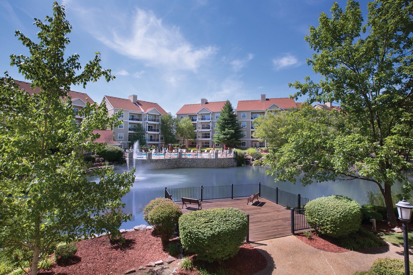 exterior-branson-at-the