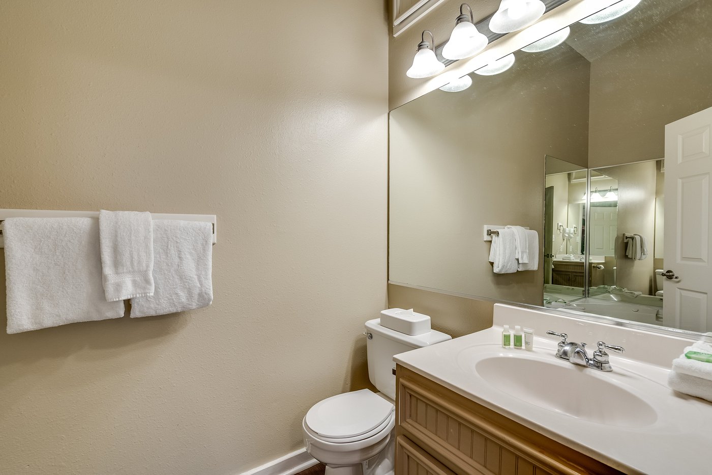 guest-bathroom-in-a-2